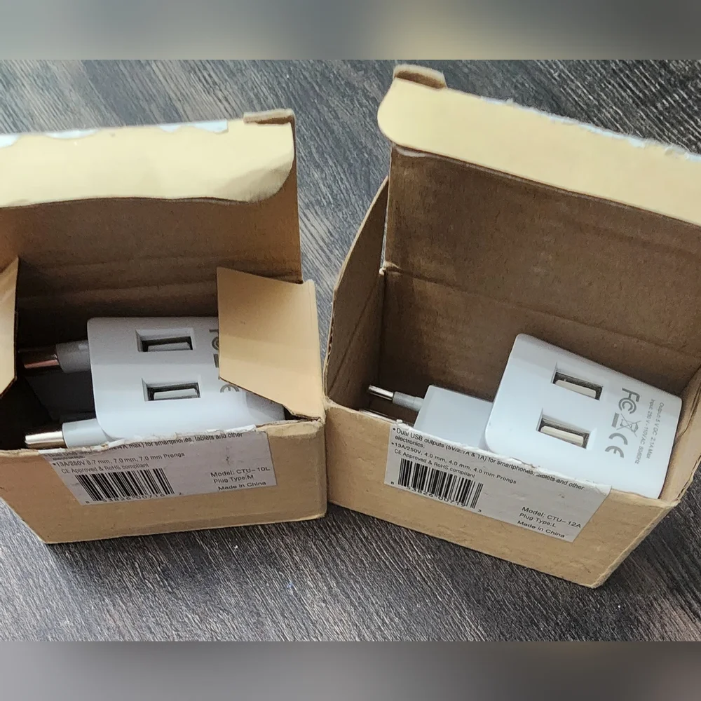 2 TRAVEL ADAPTERS Accepts 1 PLUG & 2 USB DEVICES ULTRA COMPACT